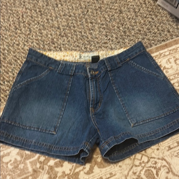 Arizona Jeans Co Classic Blue Cotton Jean Shorts, Size 7 - Picture 1 of 5